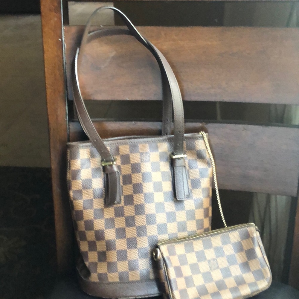 Authentic LV small bucket bag - Damier print